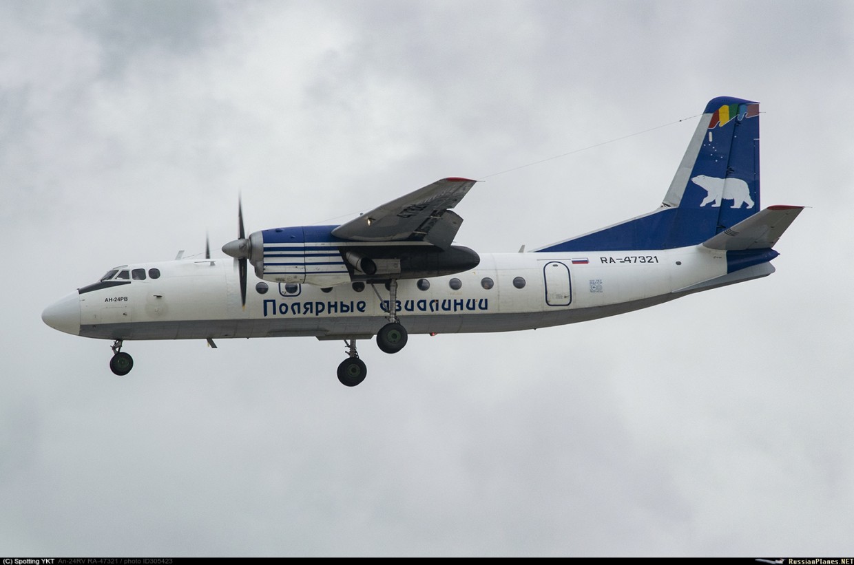 Самолет вернулся в аэропорт Сунтара после обнаружения треснувшего стекла
