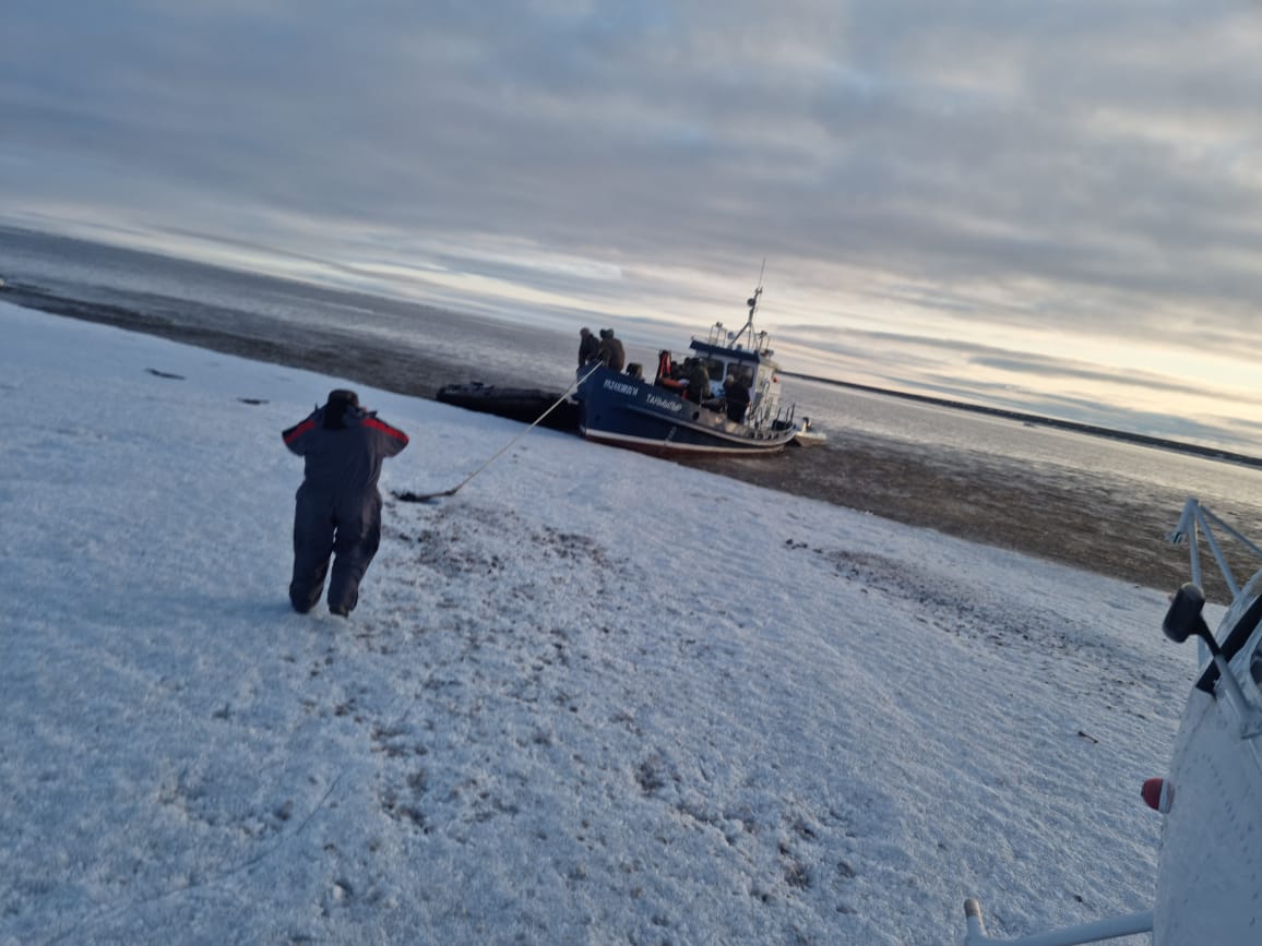 В Якутии рыбаки, застрявшие на протоке, отказались от эвакуации